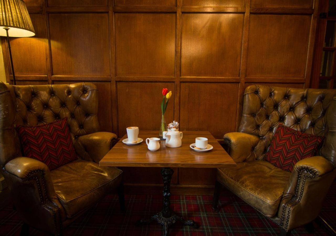 The Bear, Cowbridge酒店 外观 照片
