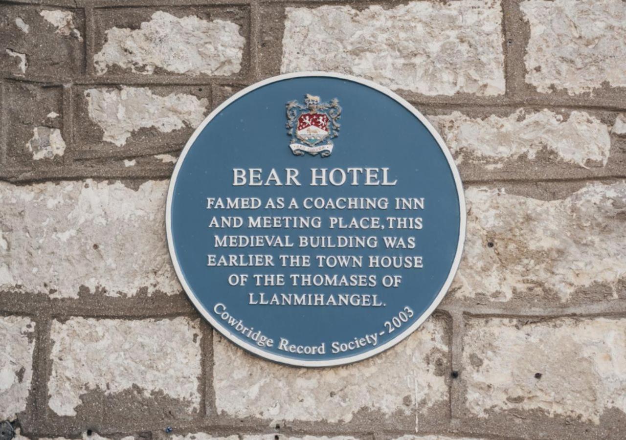 The Bear, Cowbridge酒店 外观 照片