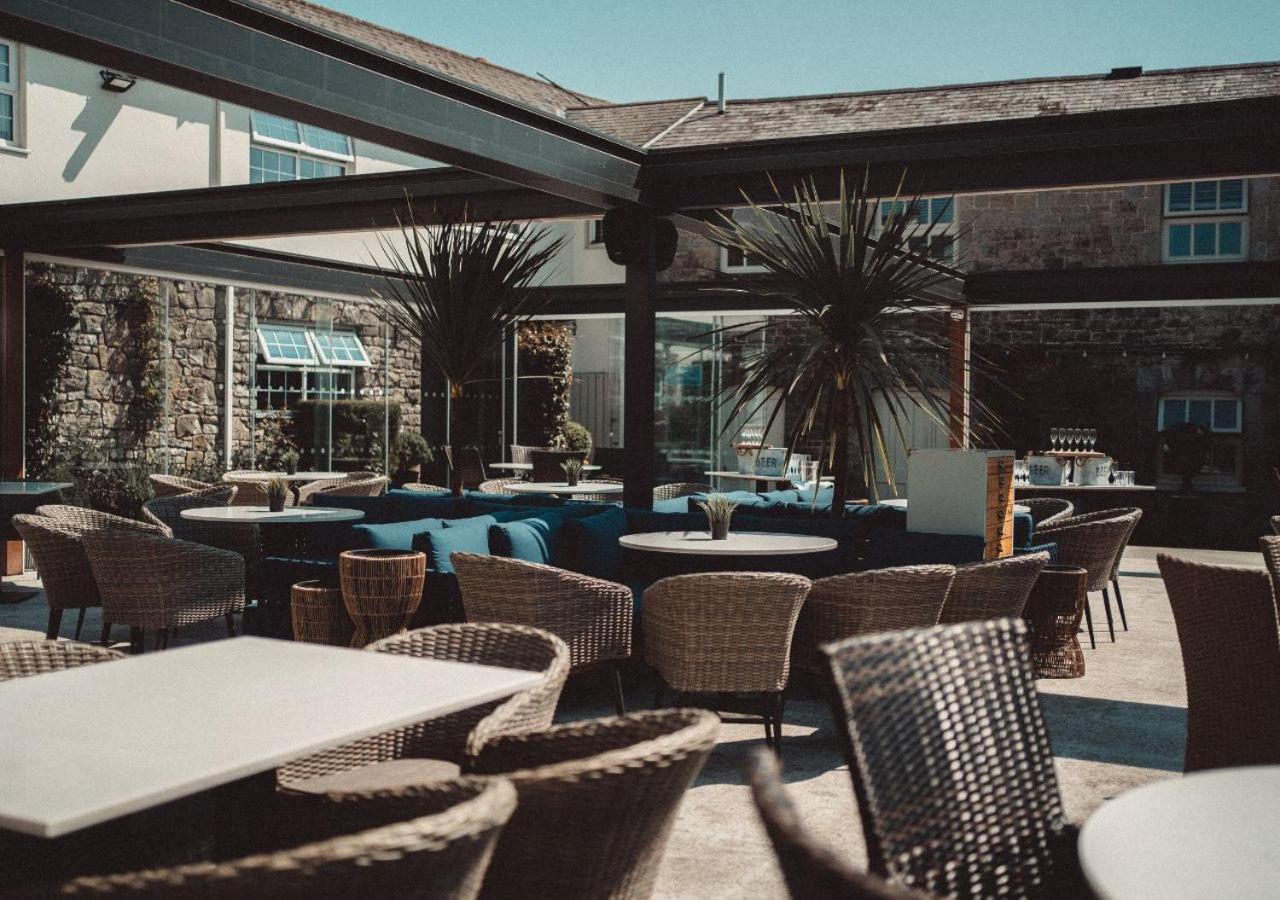 The Bear, Cowbridge酒店 外观 照片