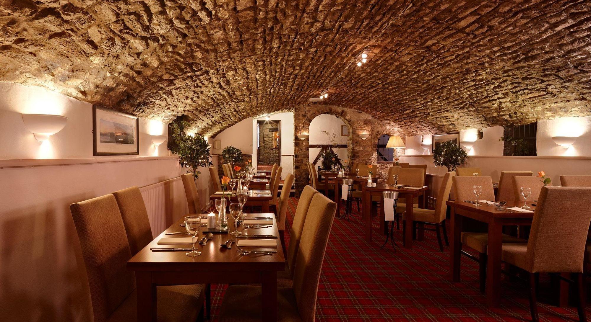The Bear, Cowbridge酒店 外观 照片